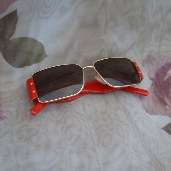 NEW MCM Red Sunglasses with Leather Pouch and Cloth